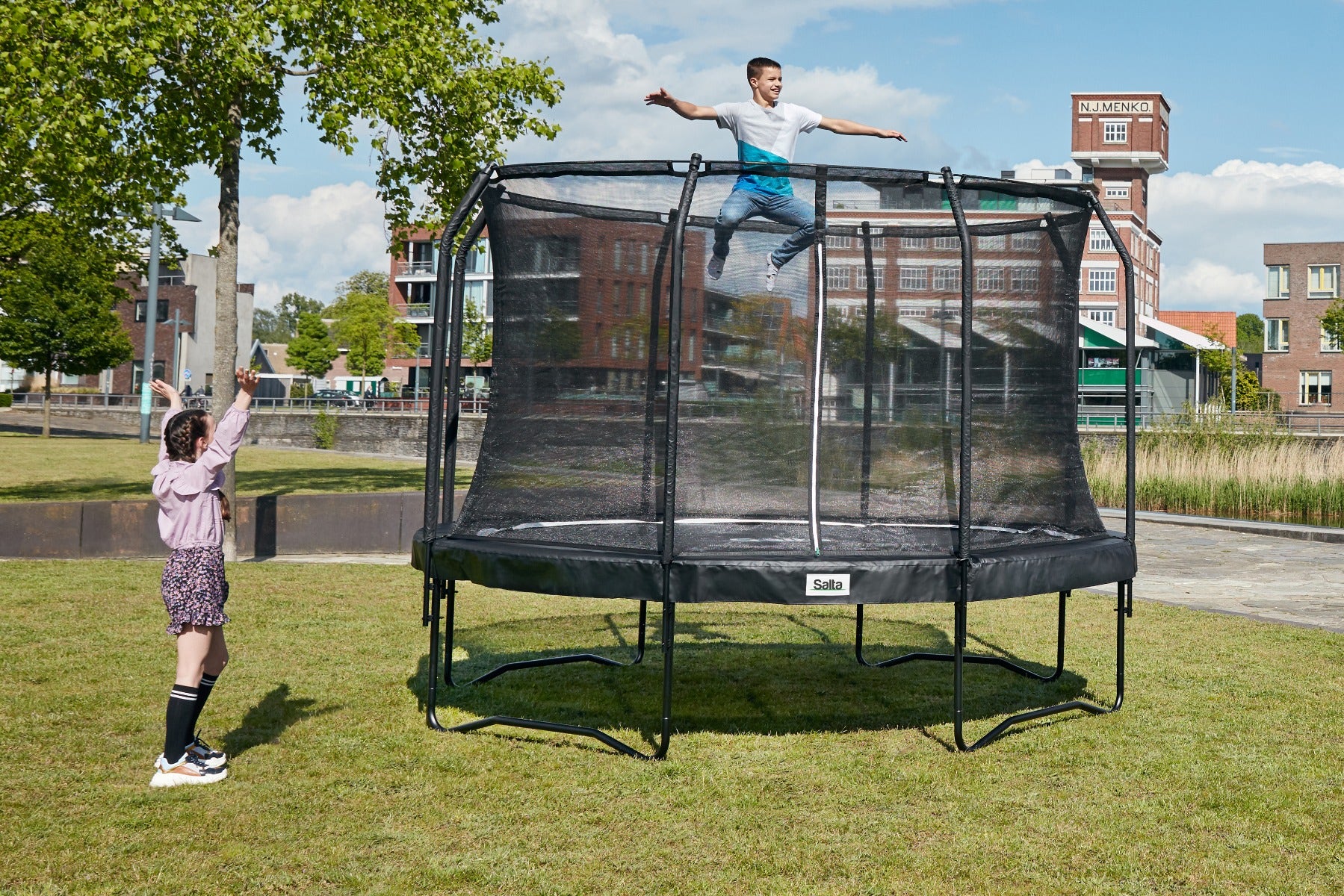 Salta 14ft Round Premium Black Edition Trampoline with Enclosure - Image 2